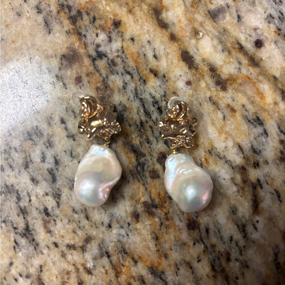 Elegant Gold and Pearl Drop Earrings